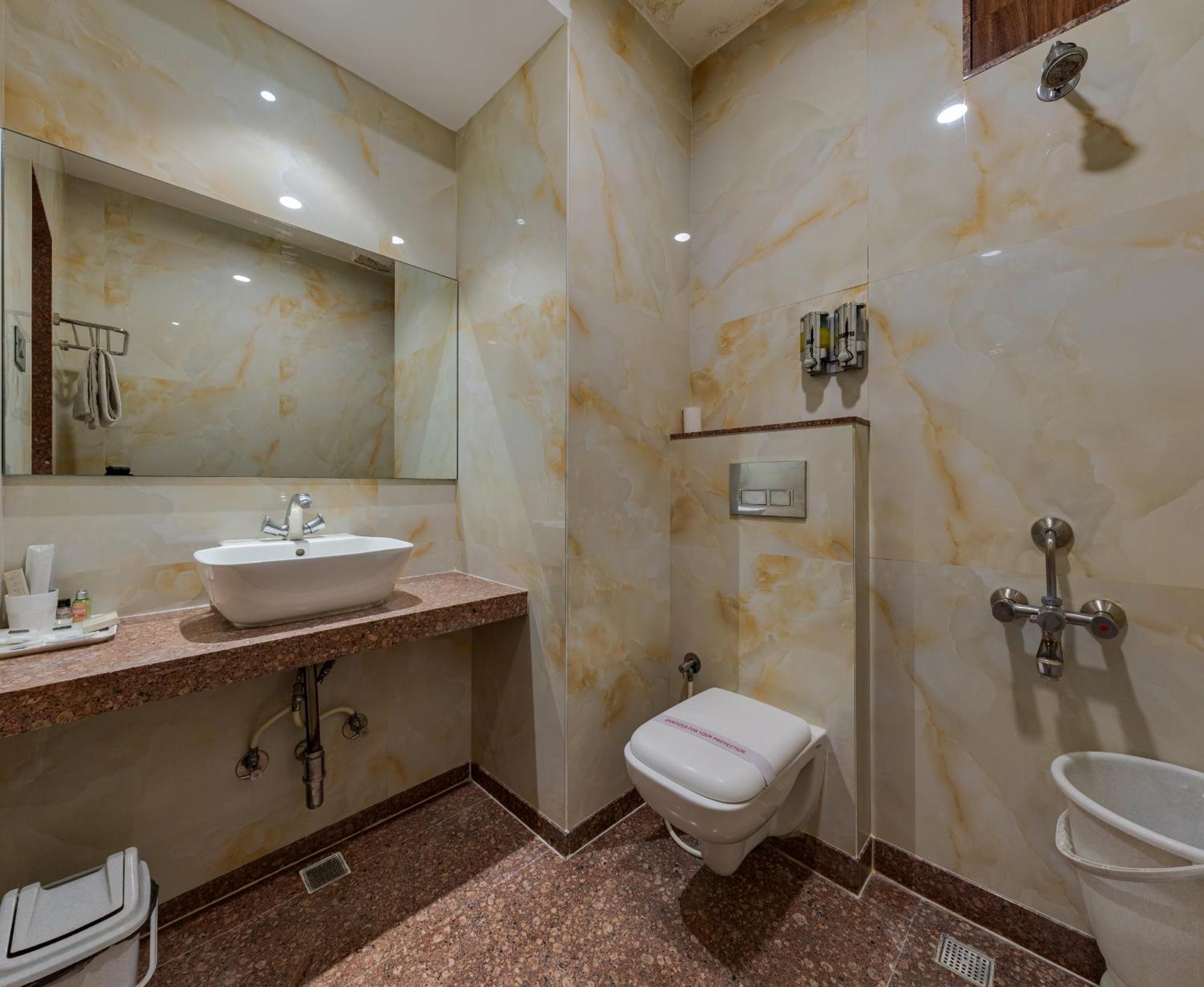 Hotel Surya Executive 3 Star Hotel Solapur Luaran gambar